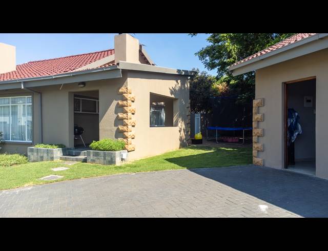 3 BEDROOM HOUSE FOR SALE IN HEIDELBERG INDUSTRIAL